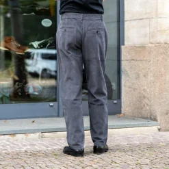 Universal Works Hosen><noscript><img width=